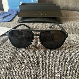 Men's Black Aviator Sunglasses - Polarized UV Protection